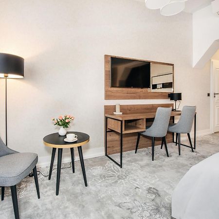 Vinfort Aparthotel Cracovie Extérieur photo