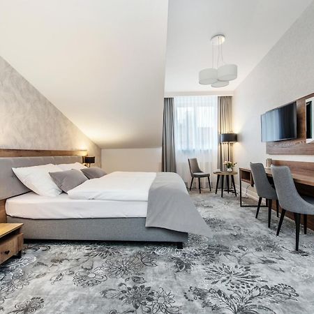 Vinfort Aparthotel Cracovie Extérieur photo