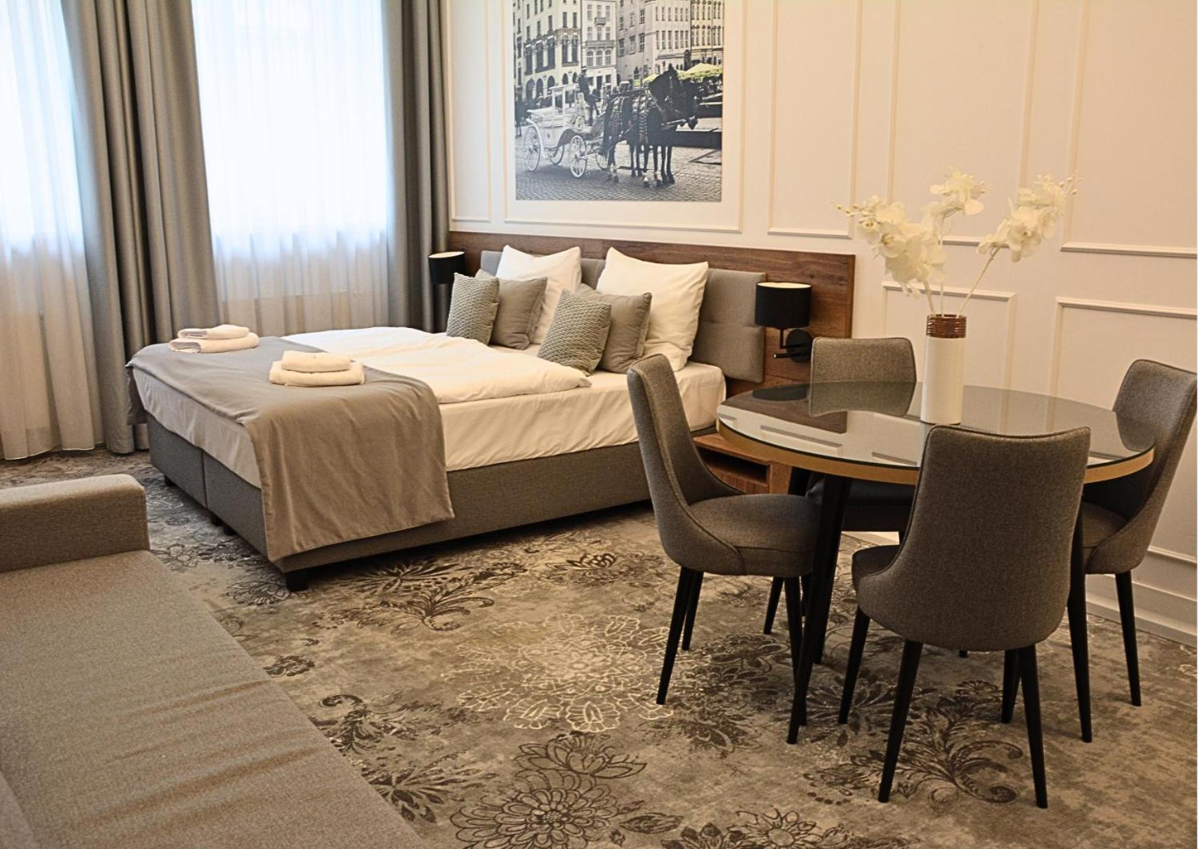 Vinfort Aparthotel Cracovie Extérieur photo