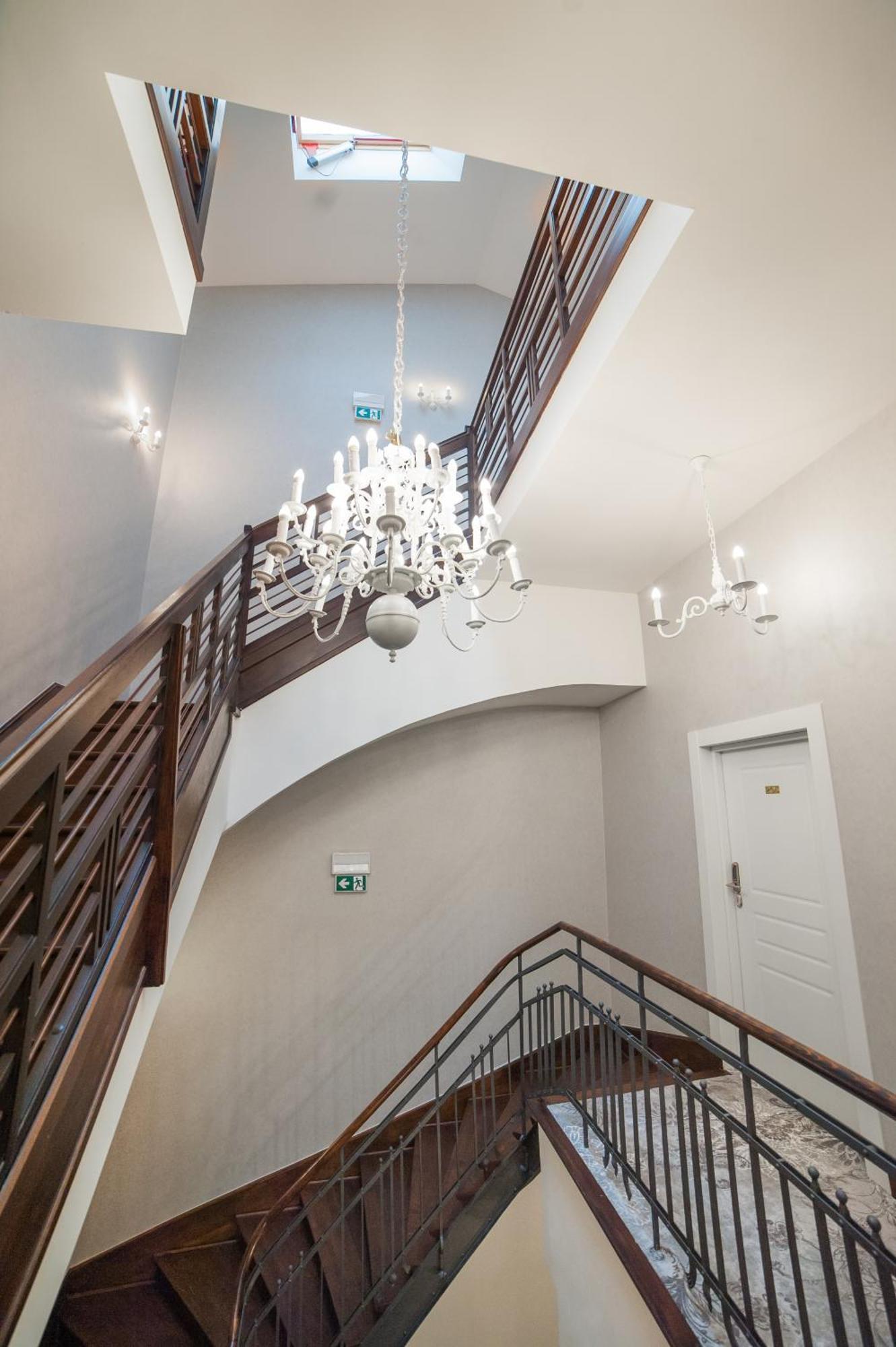 Vinfort Aparthotel Cracovie Extérieur photo