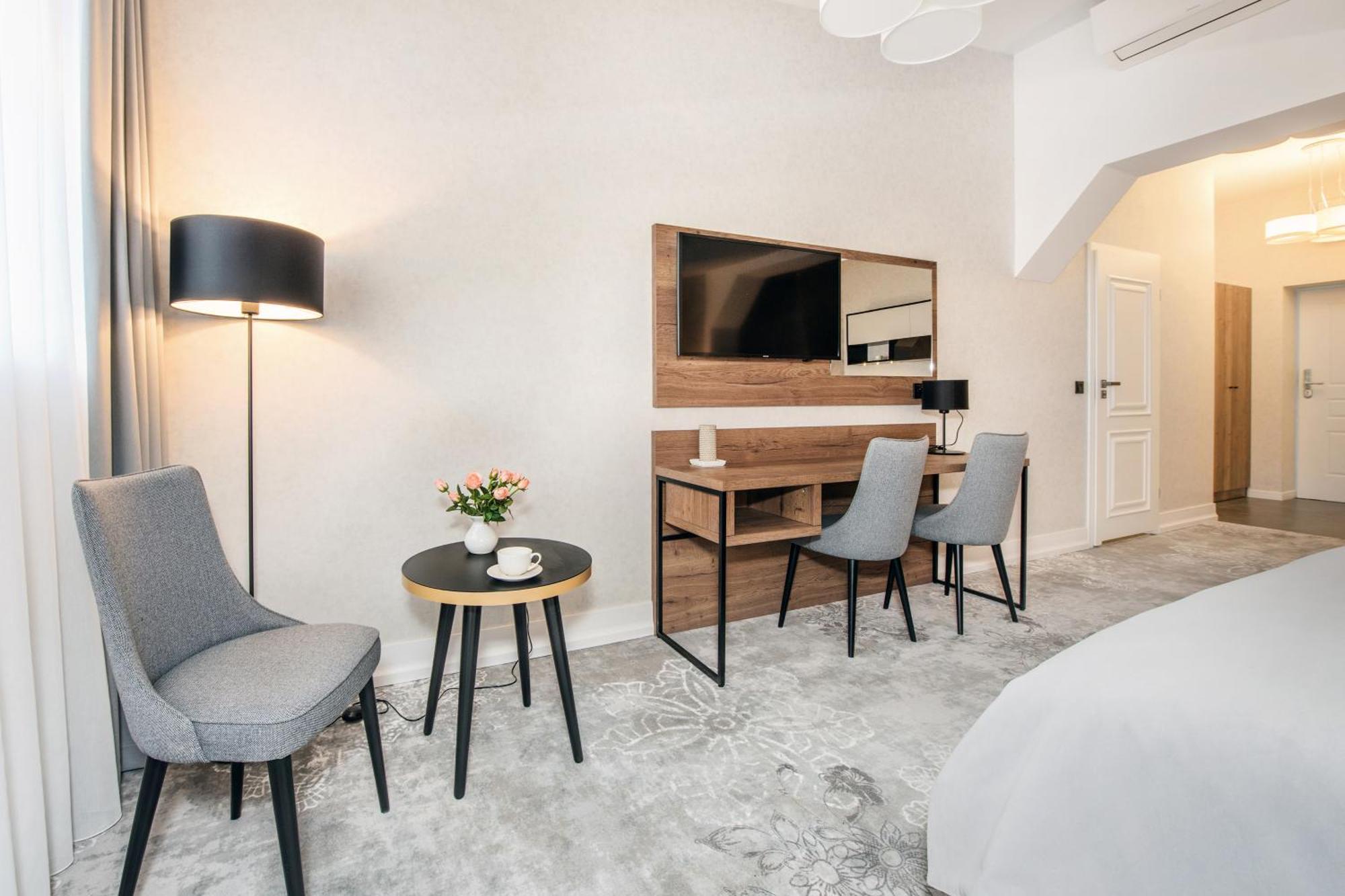 Vinfort Aparthotel Cracovie Extérieur photo